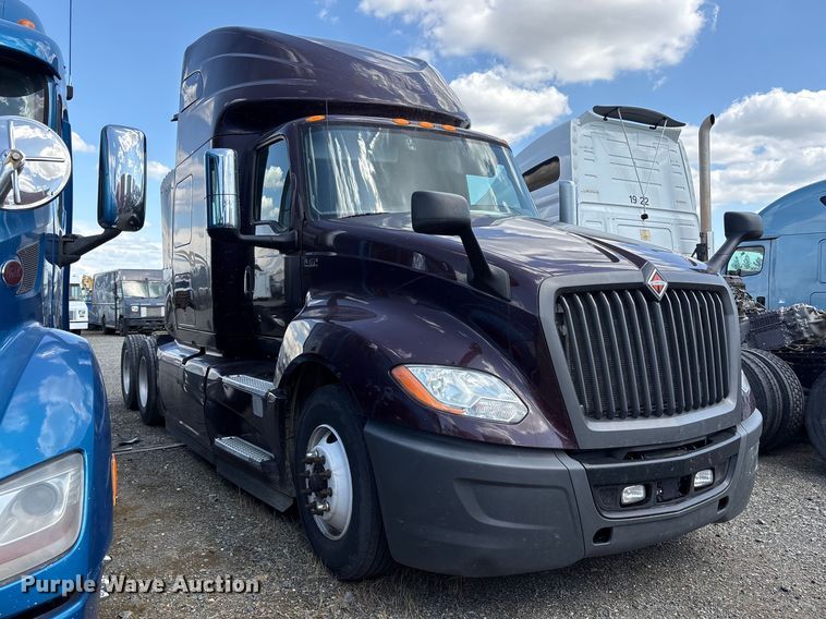 image for item YA2622 2020 International LT625 semi truck
