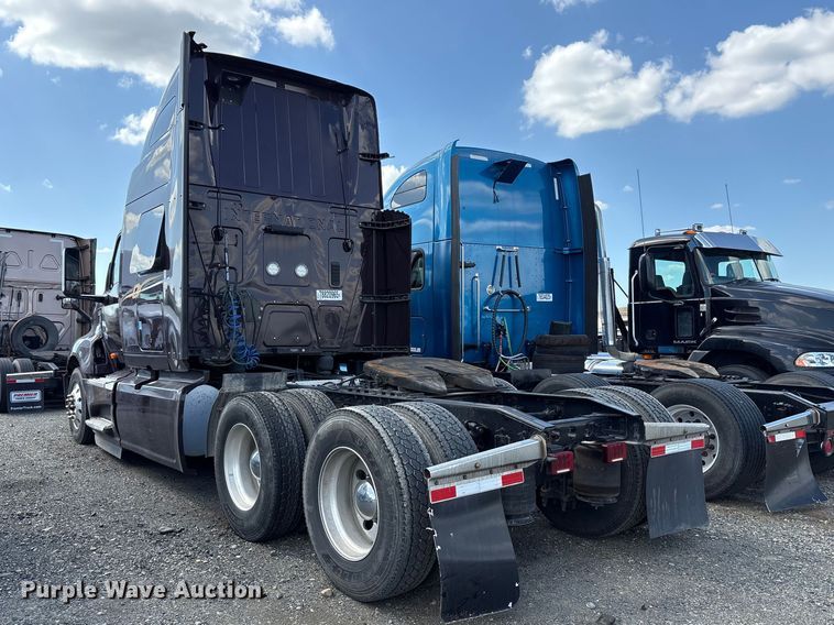 image for item YA2622 2020 International LT625 semi truck