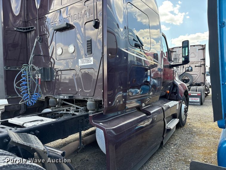 image for item YA2622 2020 International LT625 semi truck