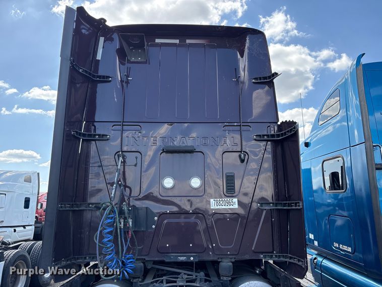 image for item YA2622 2020 International LT625 semi truck