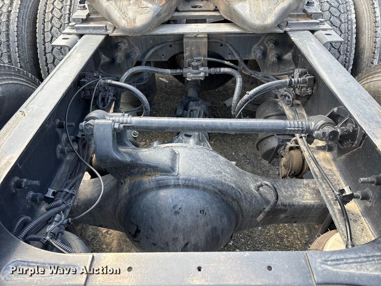 image for item YA2622 2020 International LT625 semi truck