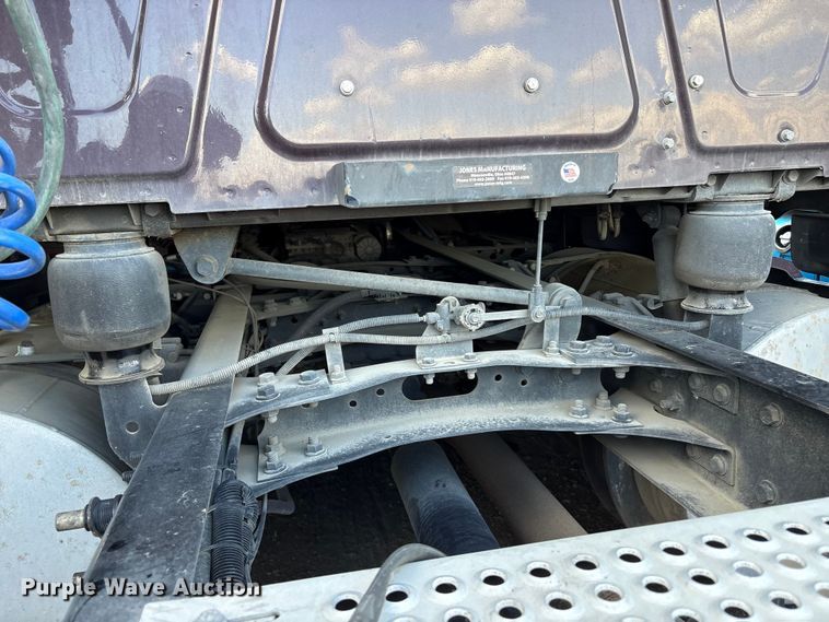 image for item YA2622 2020 International LT625 semi truck