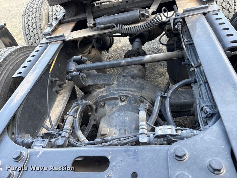 image for item YA2622 2020 International LT625 semi truck