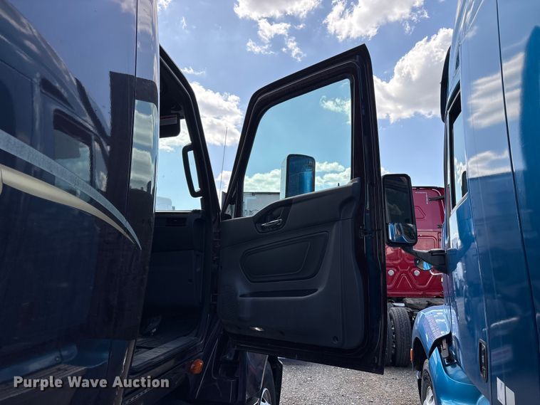 image for item YA2622 2020 International LT625 semi truck