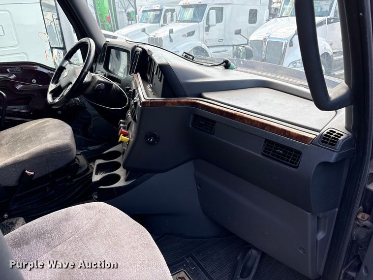 image for item YA2622 2020 International LT625 semi truck