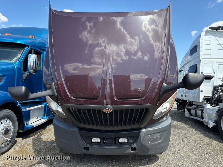image for item YA2622 2020 International LT625 semi truck