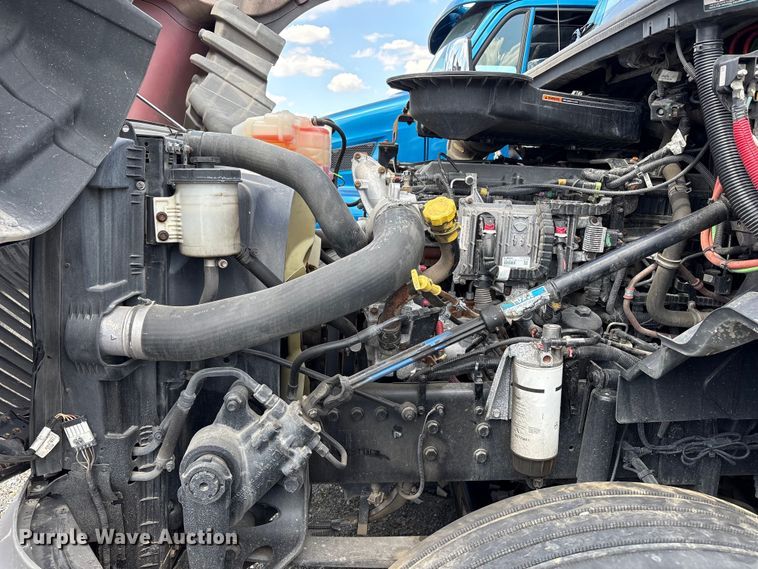 image for item YA2622 2020 International LT625 semi truck