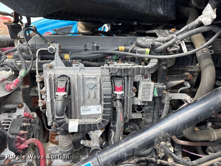 image for item YA2622 2020 International LT625 semi truck