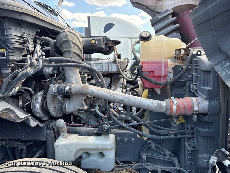 image for item YA2622 2020 International LT625 semi truck