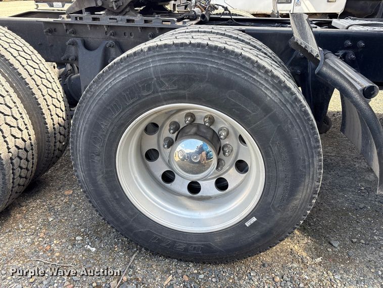 image for item YA2622 2020 International LT625 semi truck