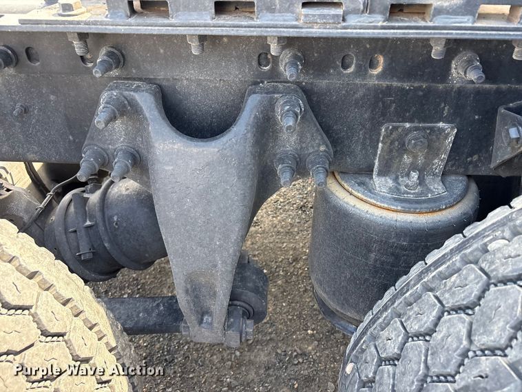 image for item YA2622 2020 International LT625 semi truck
