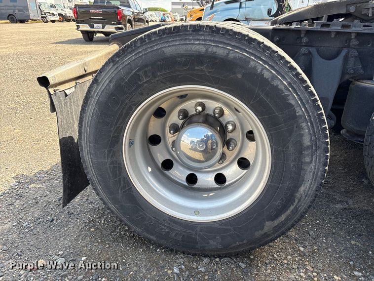 image for item YA2622 2020 International LT625 semi truck