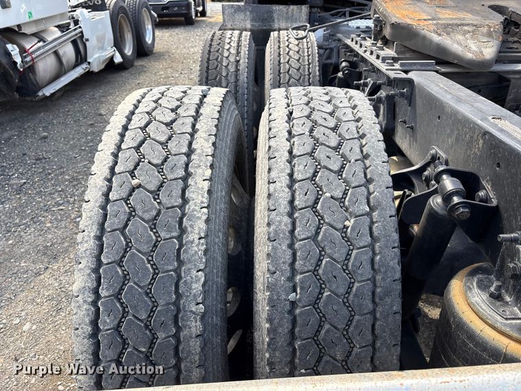 image for item YA2622 2020 International LT625 semi truck