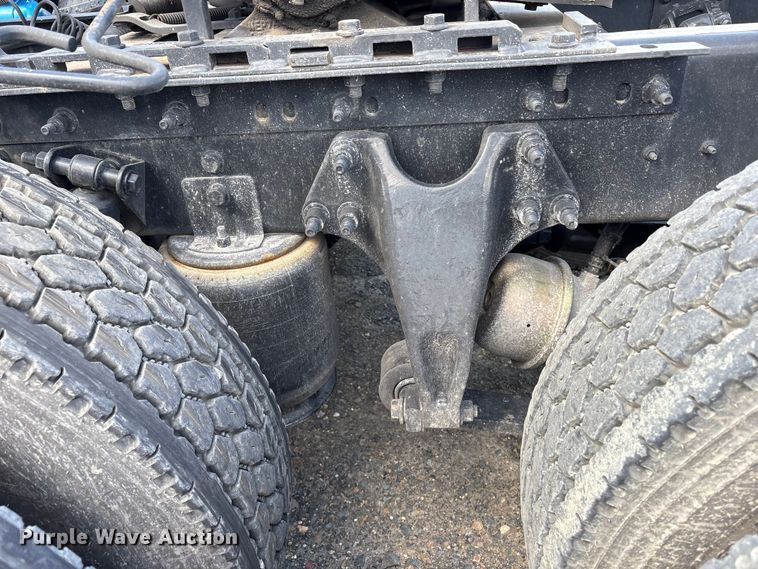 image for item YA2622 2020 International LT625 semi truck