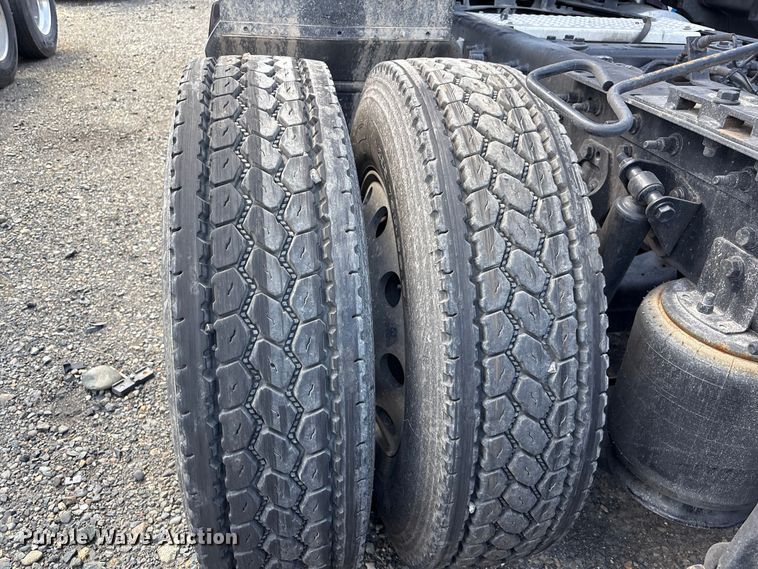image for item YA2622 2020 International LT625 semi truck