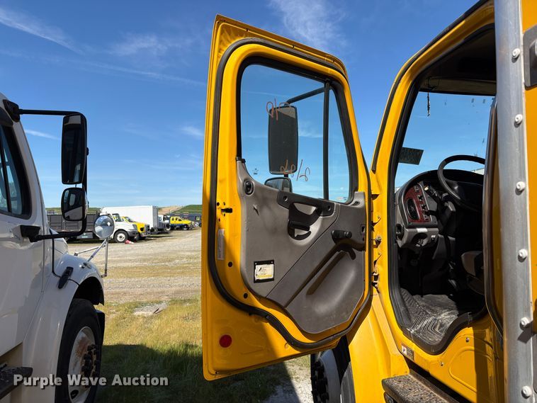 image for item YA2624 2018 Freightliner Business Class M2 box truck