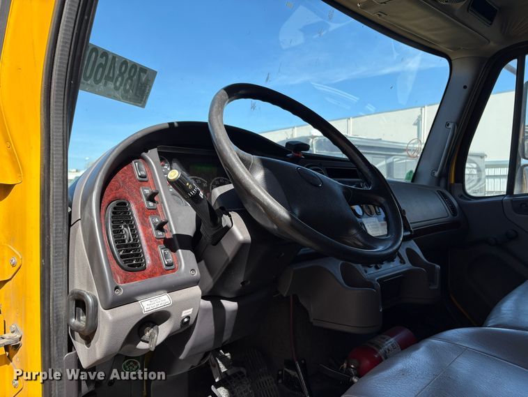 image for item YA2624 2018 Freightliner Business Class M2 box truck