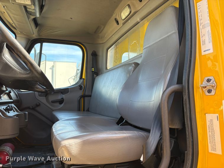 image for item YA2624 2018 Freightliner Business Class M2 box truck