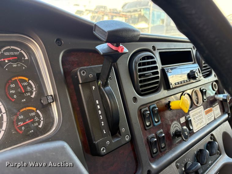 image for item YA2624 2018 Freightliner Business Class M2 box truck