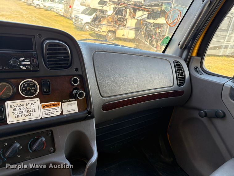 image for item YA2624 2018 Freightliner Business Class M2 box truck