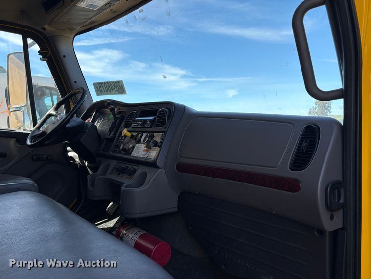 image for item YA2624 2018 Freightliner Business Class M2 box truck