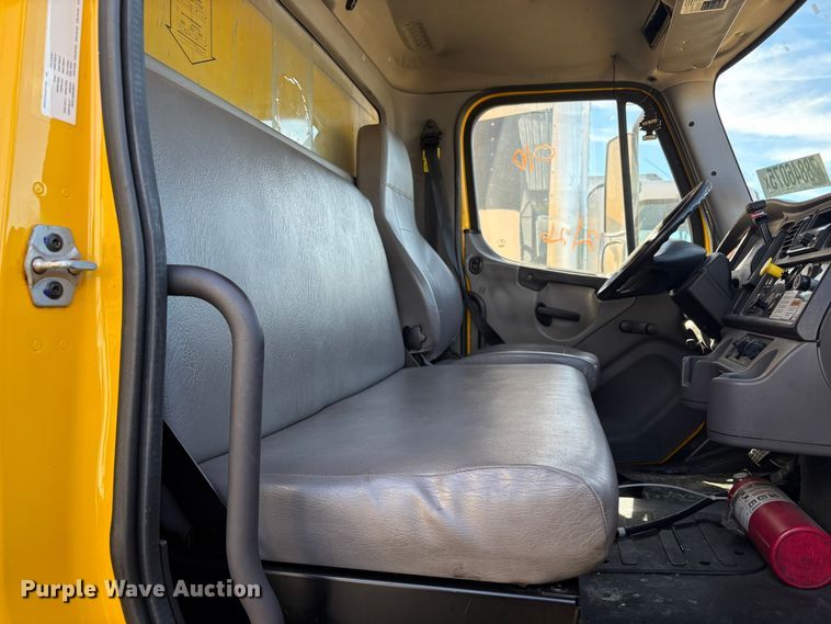 image for item YA2624 2018 Freightliner Business Class M2 box truck