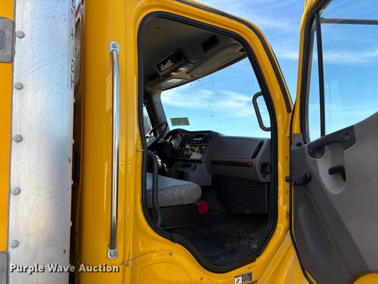 image for item YA2624 2018 Freightliner Business Class M2 box truck