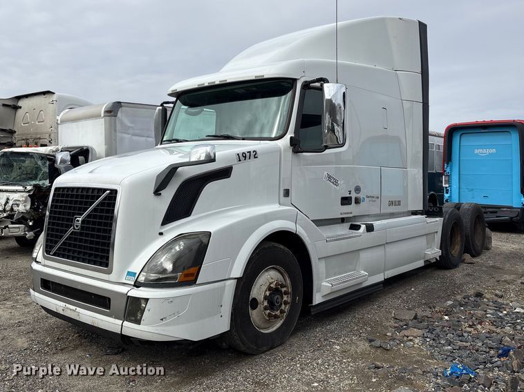 image for item YA2724 2018 Volvo VNL semi truck