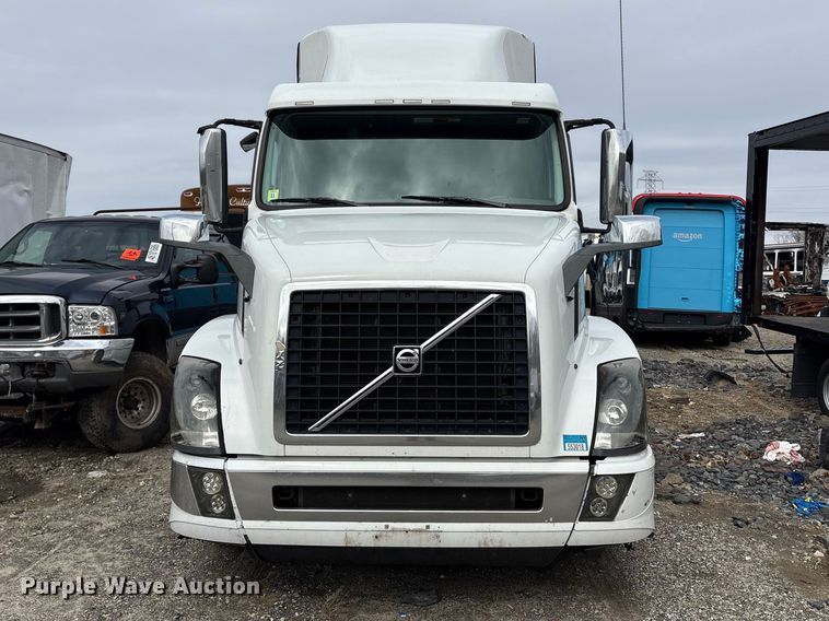 image for item YA2724 2018 Volvo VNL semi truck