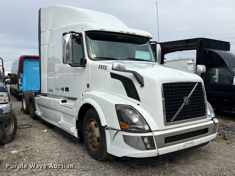image for item YA2724 2018 Volvo VNL semi truck