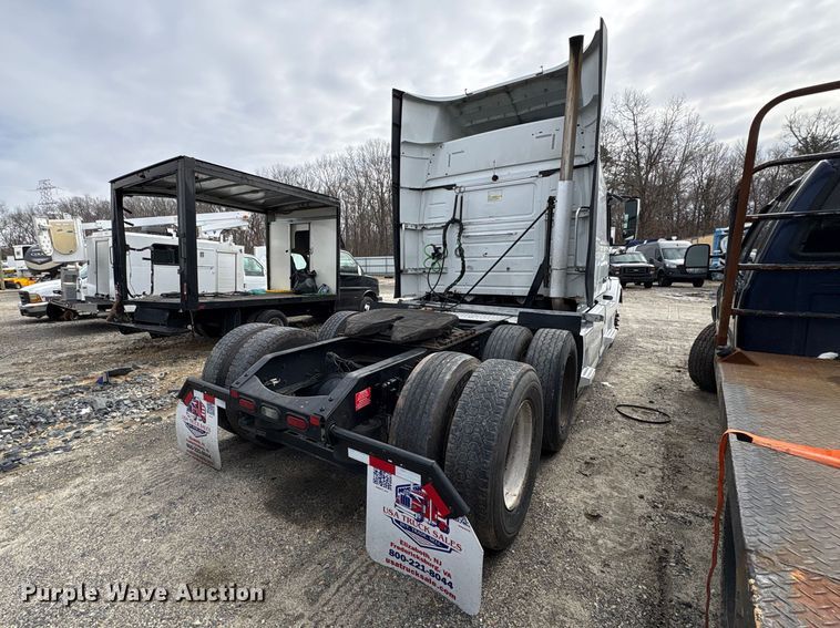 image for item YA2724 2018 Volvo VNL semi truck