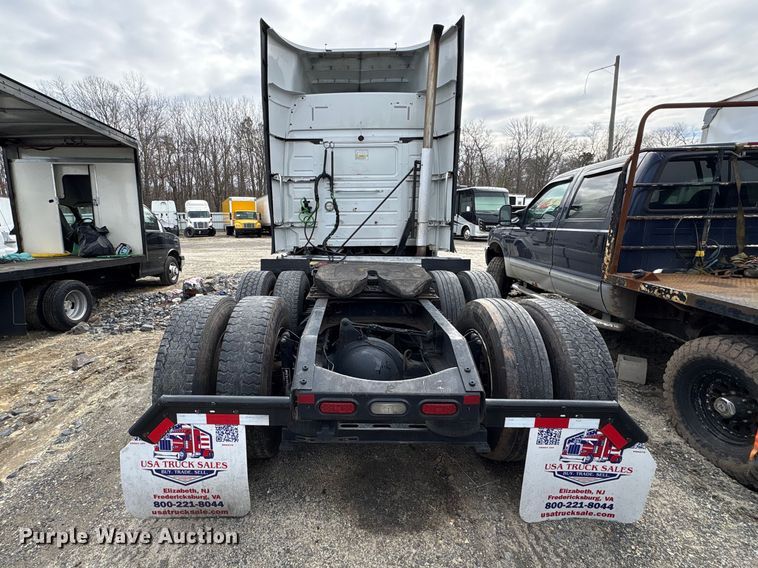 image for item YA2724 2018 Volvo VNL semi truck