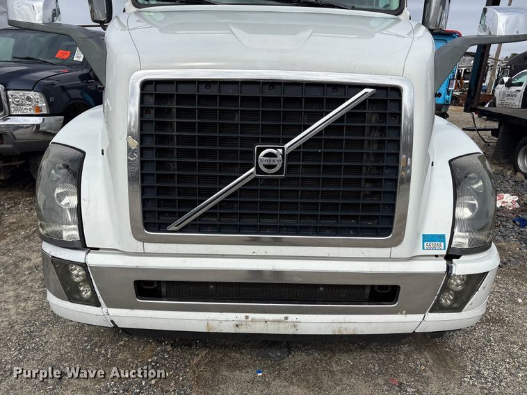 image for item YA2724 2018 Volvo VNL semi truck