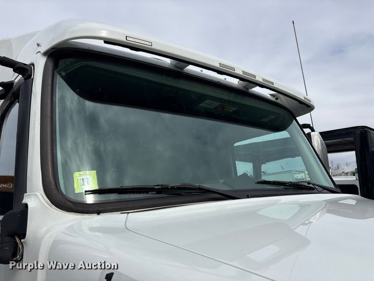 image for item YA2724 2018 Volvo VNL semi truck