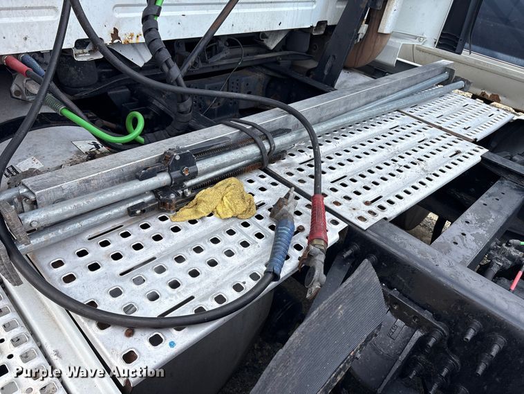 image for item YA2724 2018 Volvo VNL semi truck