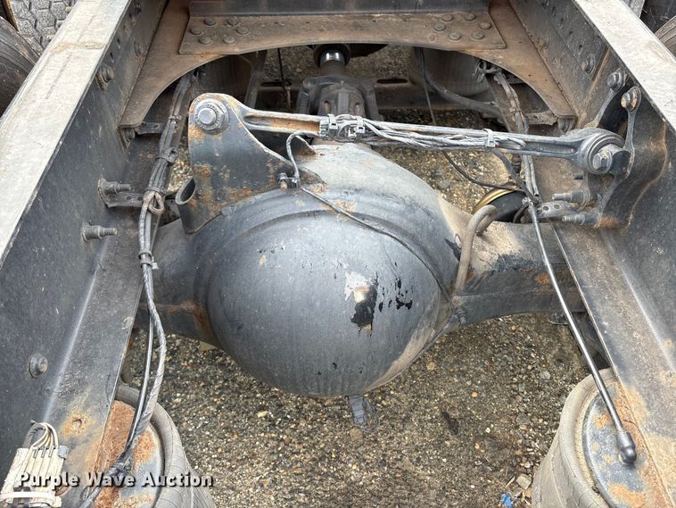 image for item YA2724 2018 Volvo VNL semi truck