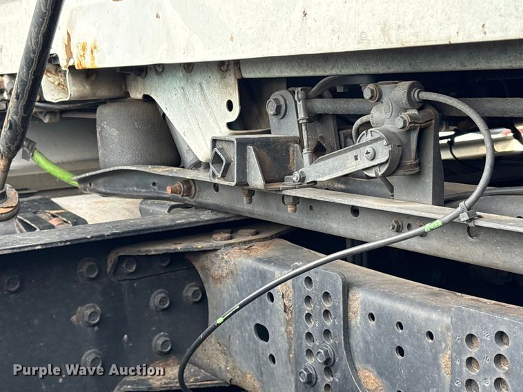 image for item YA2724 2018 Volvo VNL semi truck