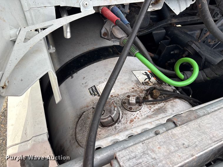 image for item YA2724 2018 Volvo VNL semi truck