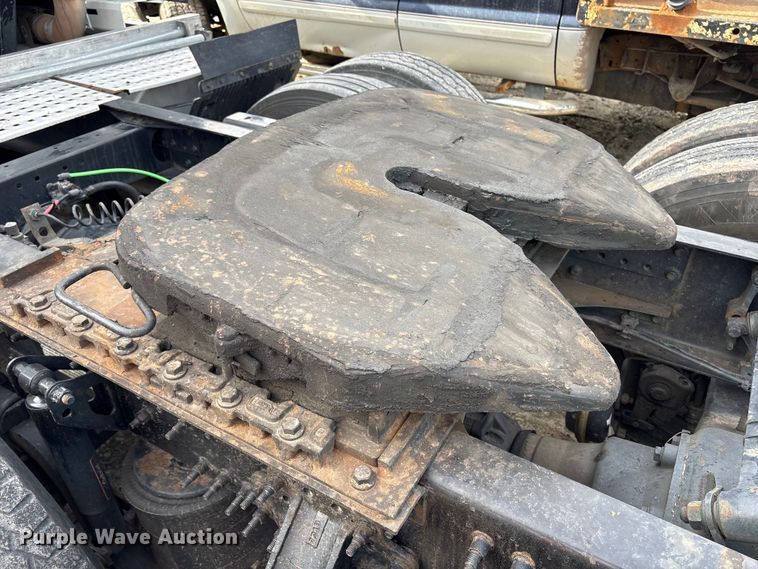 image for item YA2724 2018 Volvo VNL semi truck