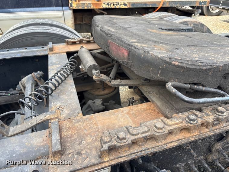 image for item YA2724 2018 Volvo VNL semi truck