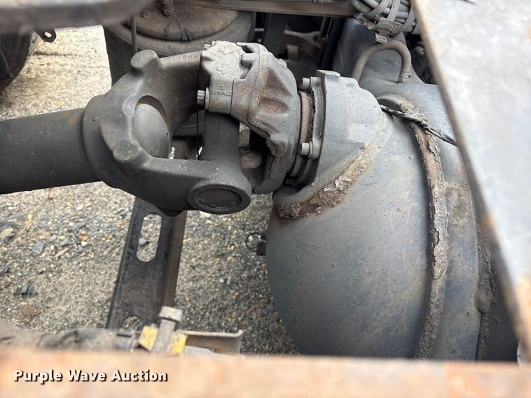 image for item YA2724 2018 Volvo VNL semi truck