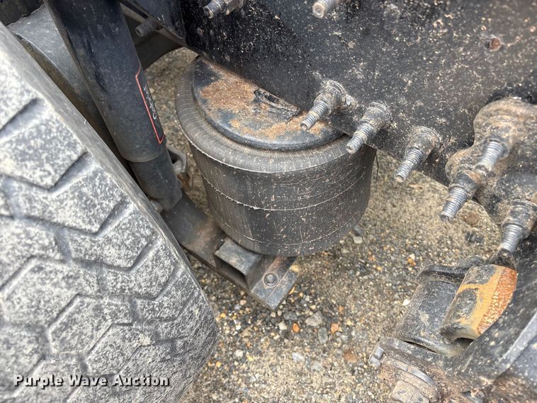 image for item YA2724 2018 Volvo VNL semi truck