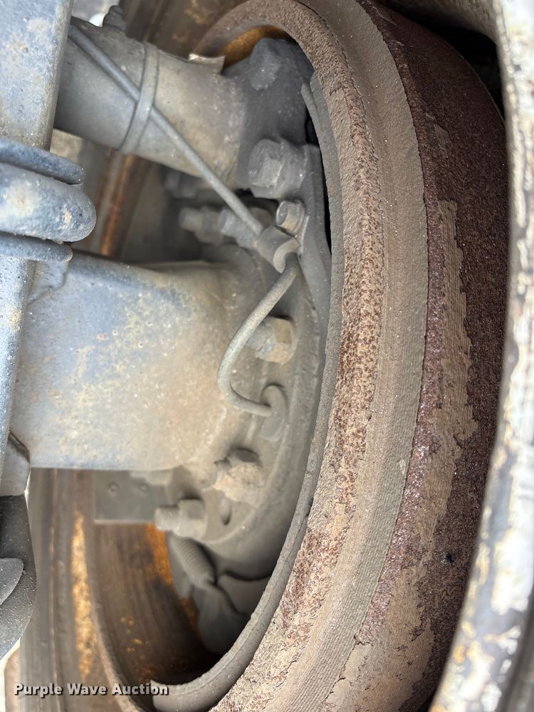 image for item YA2724 2018 Volvo VNL semi truck