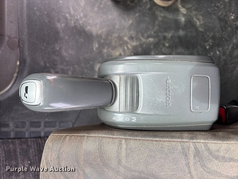 image for item YA2724 2018 Volvo VNL semi truck