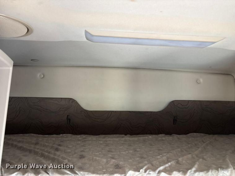 image for item YA2724 2018 Volvo VNL semi truck