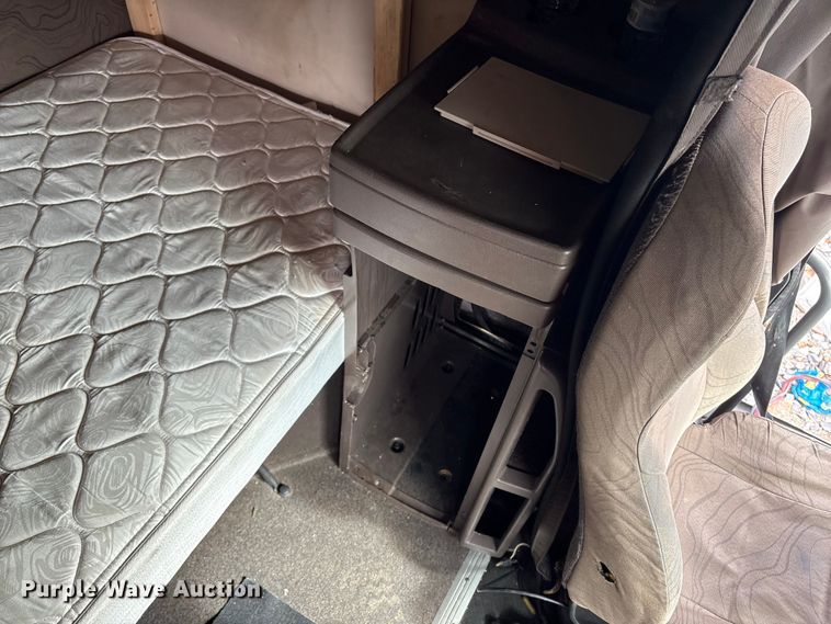 image for item YA2724 2018 Volvo VNL semi truck