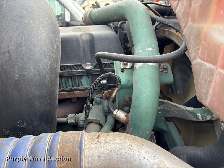 image for item YA2724 2018 Volvo VNL semi truck