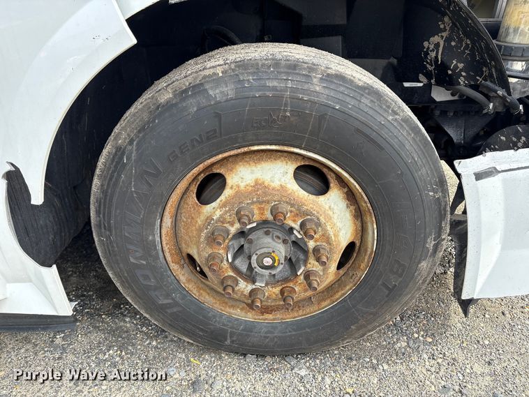 image for item YA2724 2018 Volvo VNL semi truck
