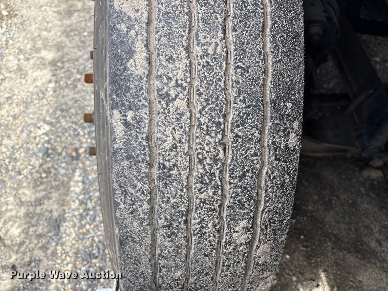 image for item YA2724 2018 Volvo VNL semi truck