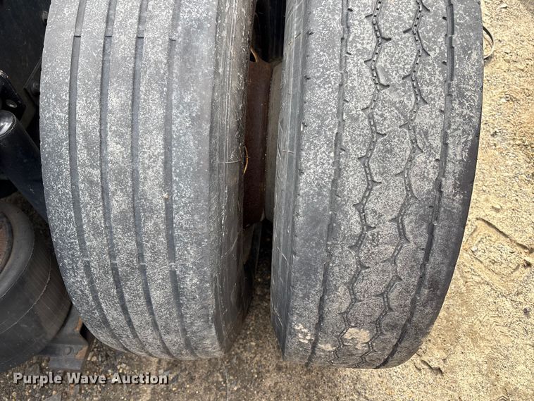 image for item YA2724 2018 Volvo VNL semi truck